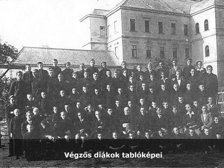Végzős diákok tablóképei